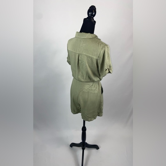 Romper Olive Green Medium Oasis with Pockets - Picture 7 of 10